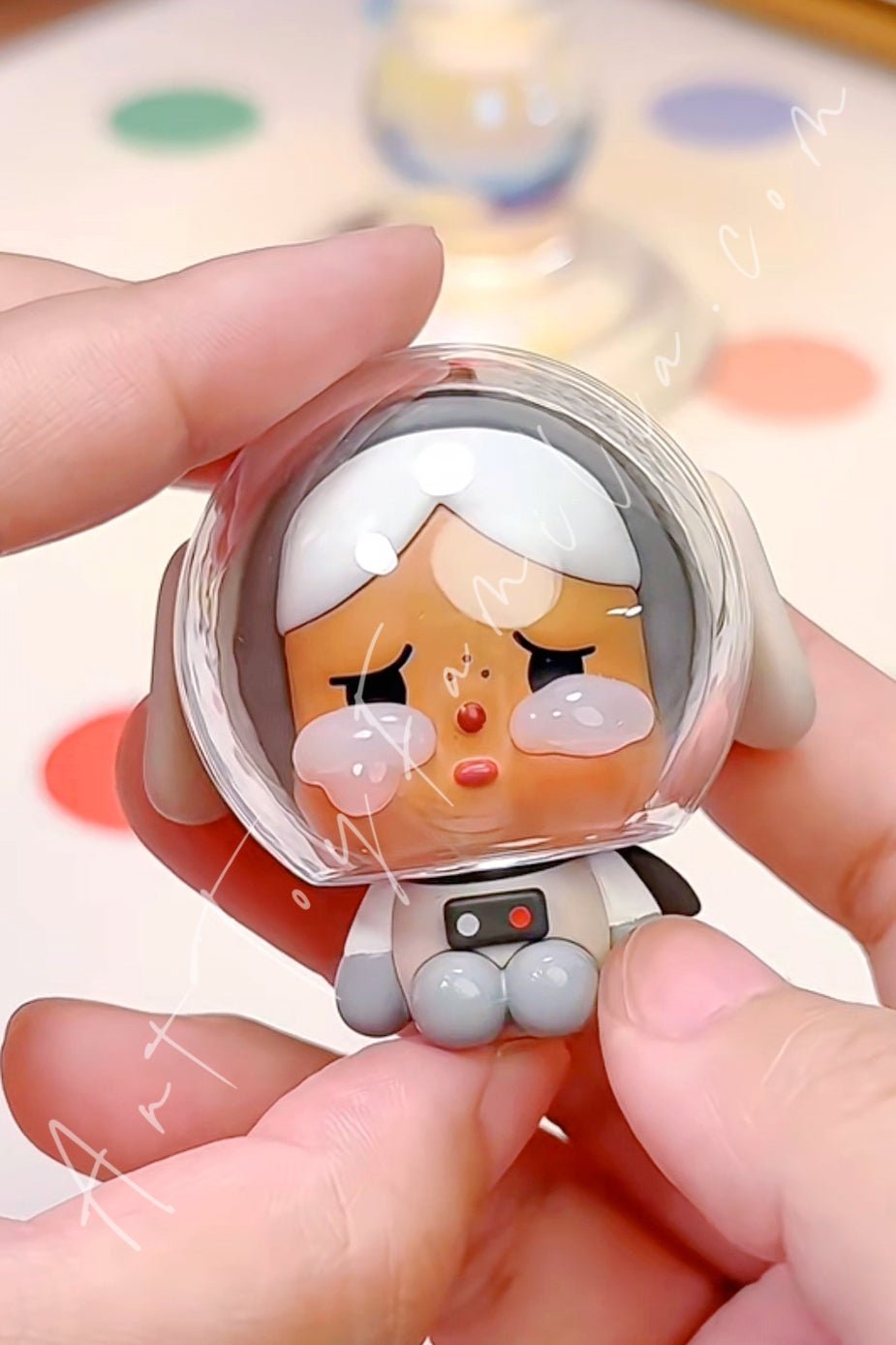 crybaby-crying-to-the-moon-sitting-series-POP Mart Crybaby