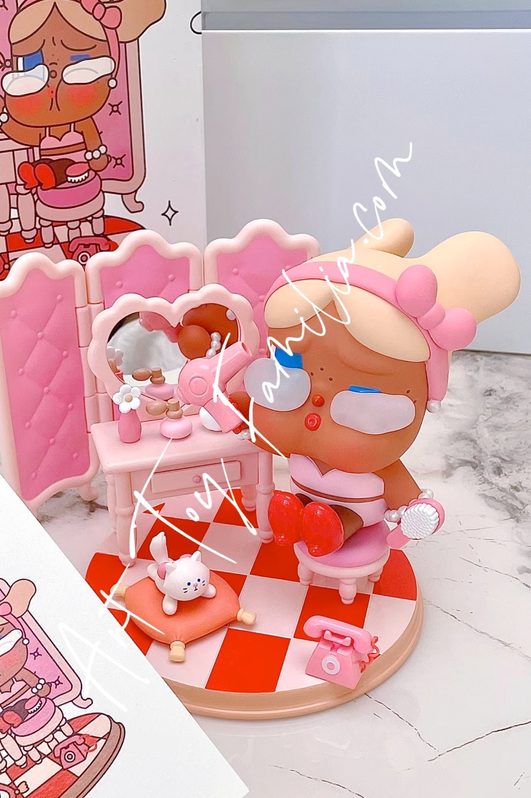 crybaby-the-dressing-room-figurinepink-ver-POP Mart Crybaby
